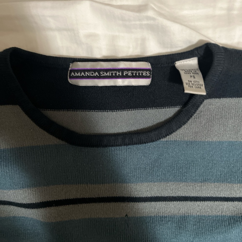 Amanda Smith petites Blue and Gray Crewneck shortsleeve Sweater